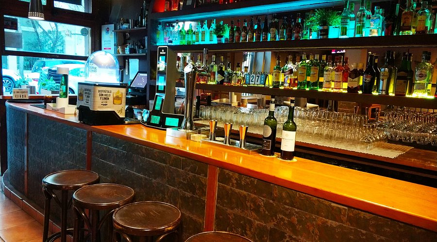 La Biblioteca Bar